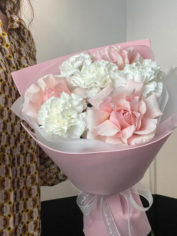 Дуобукет из французских роз и гвоздик