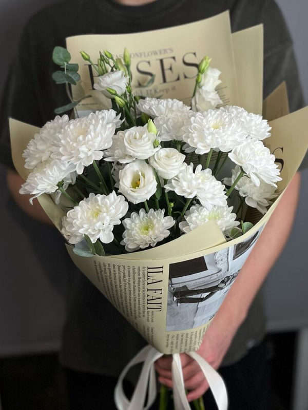 Стойкий микс хризантемы и эустомы