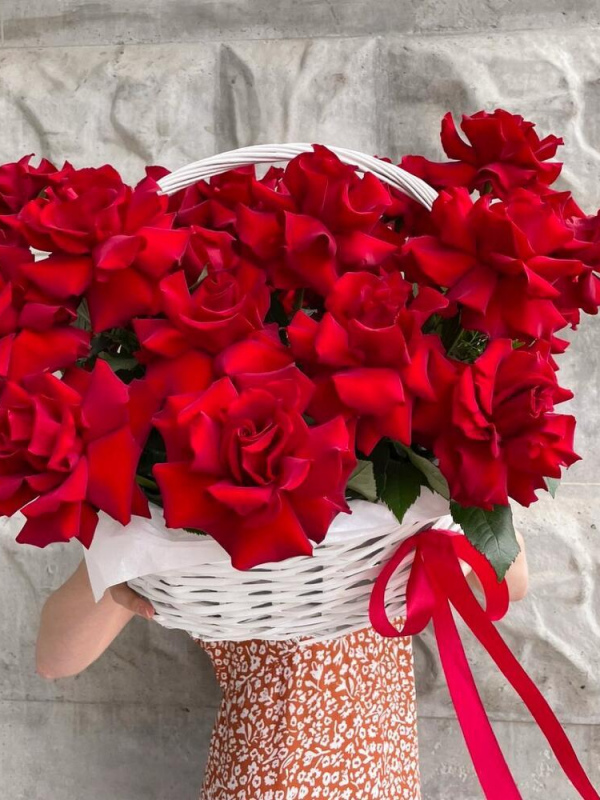 Корзина с французскими розами