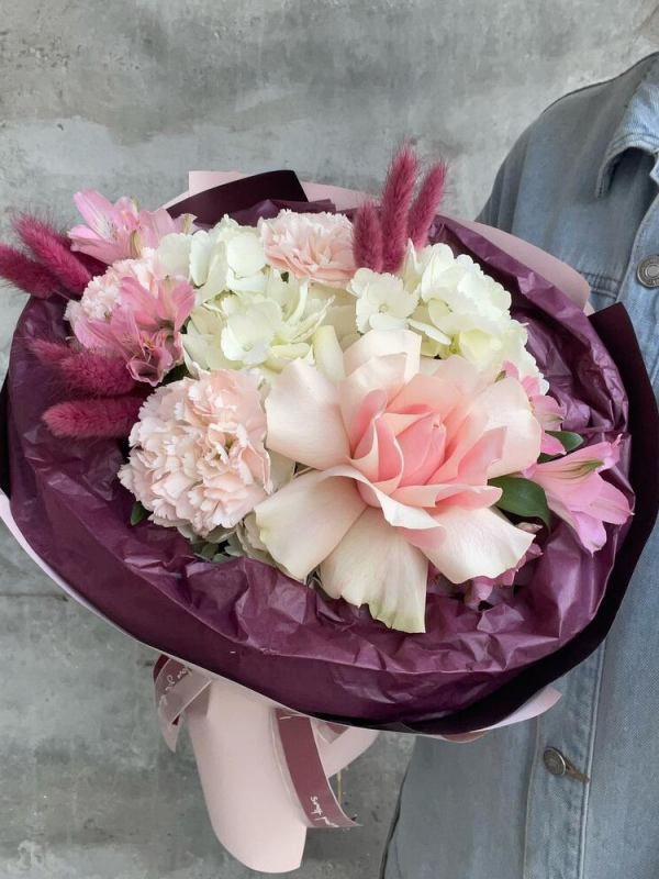 Букет в розовых и винных оттенках